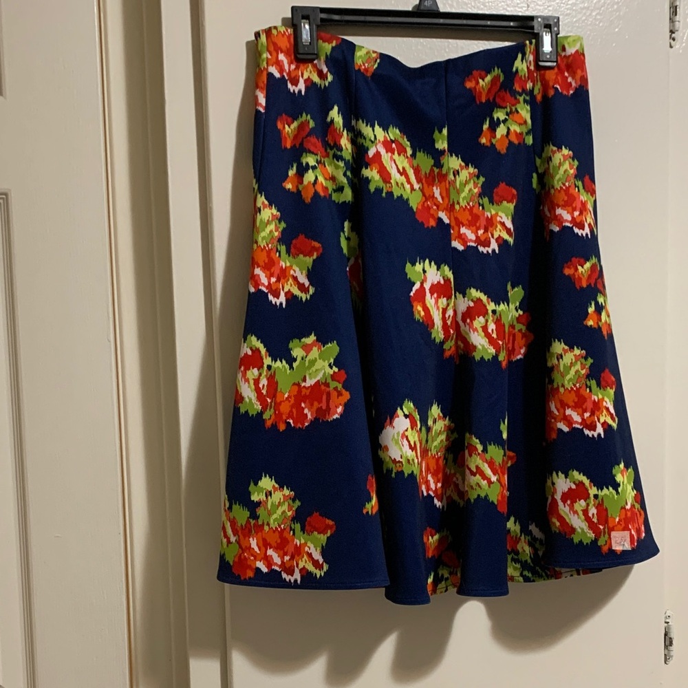 Valerie Stevens Navy A-Line Skirt with Red and Green Floral